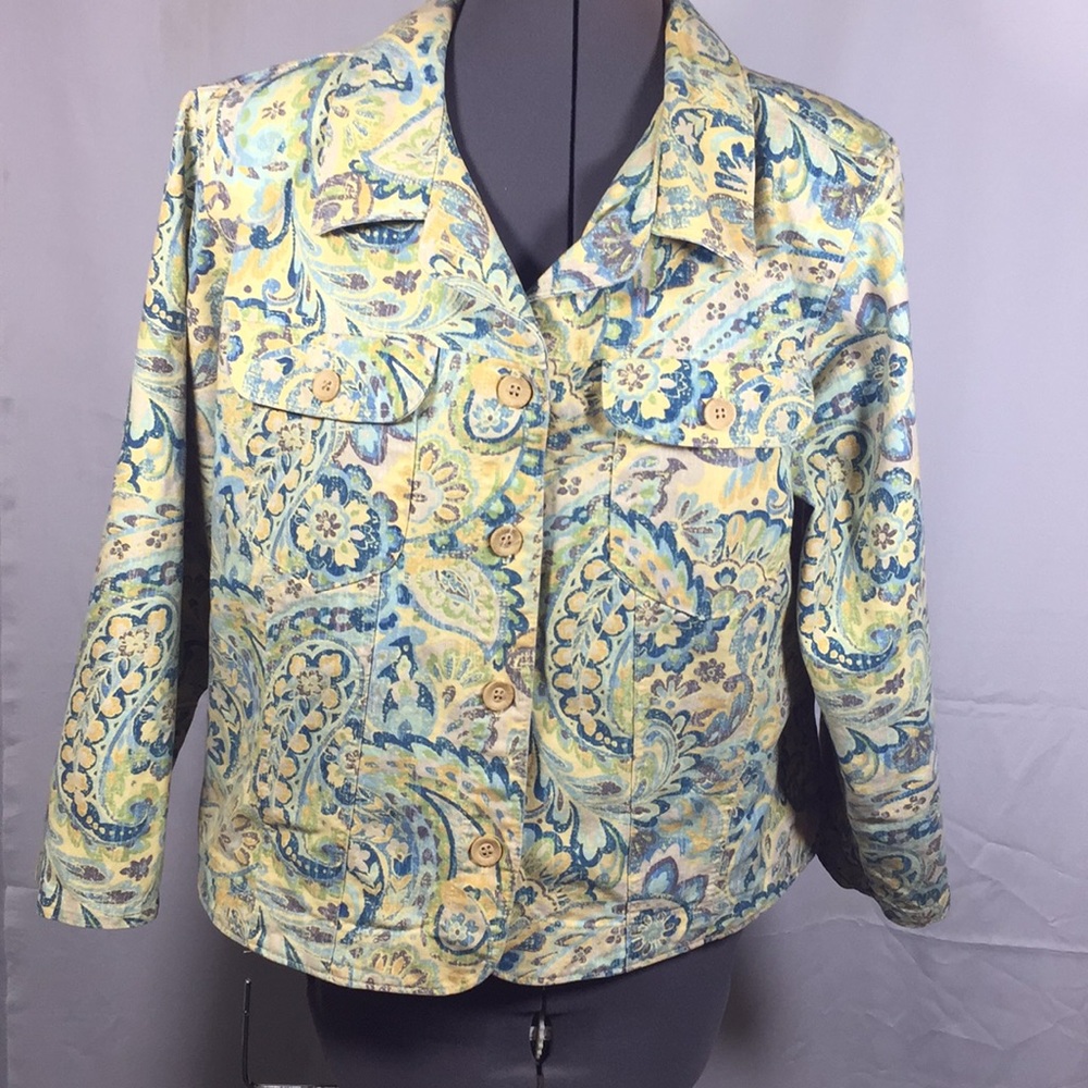 Necessities Women Light Weigh Jacket Size L